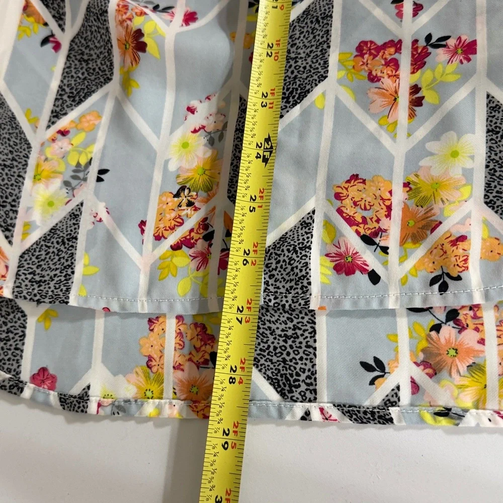 CAbi Multicolor Geometric Floral Sleeveless Lightweight Blouse Size Medium - Picture 14 of 14